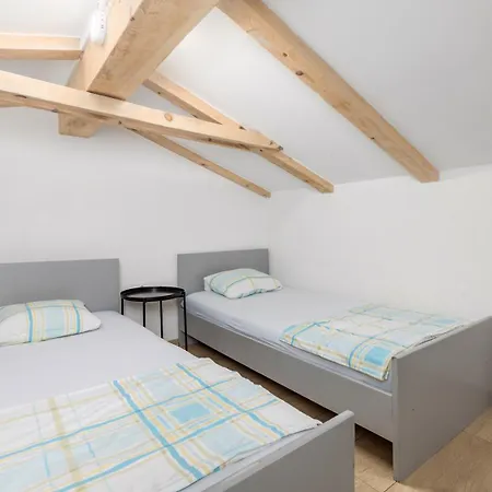 Vuka Gasthuis Omišalj