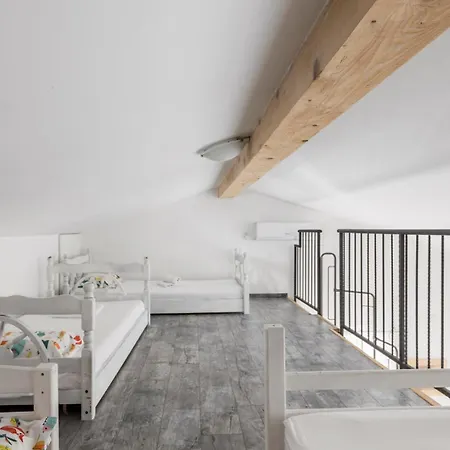 Vuka 4*