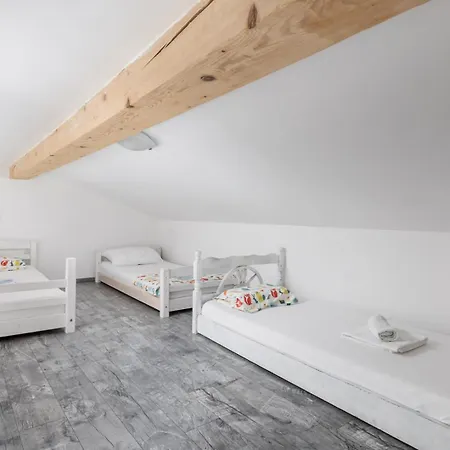 Vuka 4*