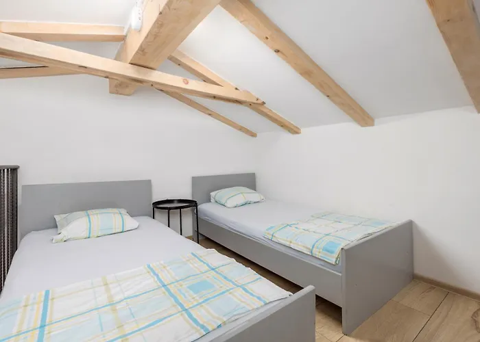 Vuka Πανσιόν Omišalj